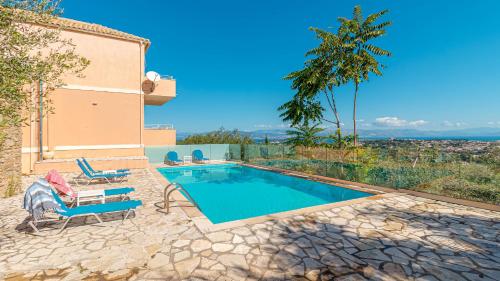 Bazén v ubytování Villa Saint John, by Estia nebo v jeho okolí