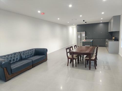 Η κουζίνα ή μικρή κουζίνα στο Comfortable Room in Modern and Peaceful Home - NR8