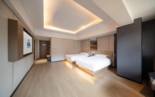 Ένα ή περισσότερα κρεβάτια σε δωμάτιο στο Days Inn by Wyndham Songpan Chuanzhu Temple
