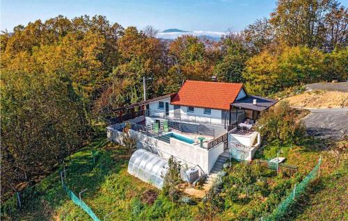 an overhead view of a house with a red roof at Beautiful Home In Leskovec Toplicki 