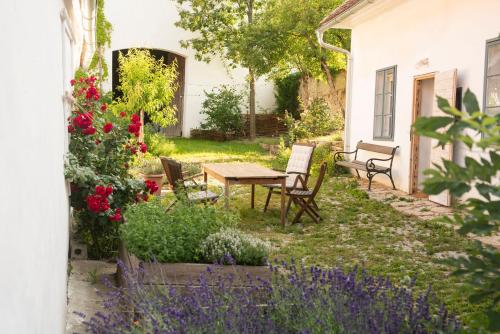 Zahrada ubytování dasFritsch-Historisches Weinbauernhaus im Grünen