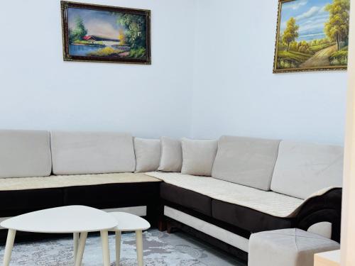 Ruang duduk di Meadow Of Stars house