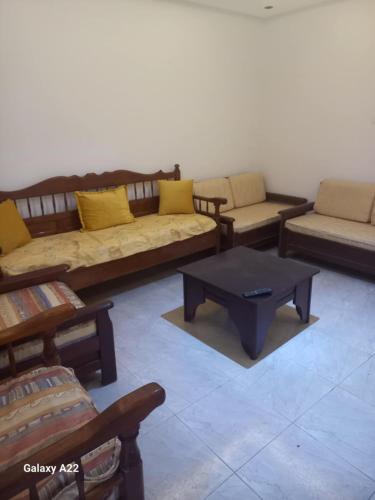 a living room with couches and a coffee table at maison Sirène in Hammamet