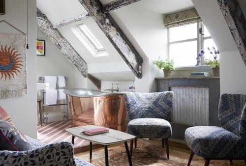 a living room with chairs and a table at Artist Residence Cornwall in Penzance