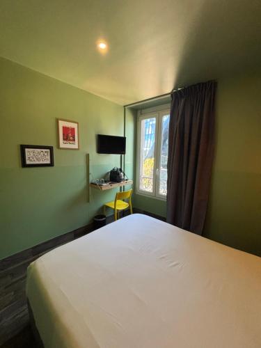 Postel nebo postele na pokoji v ubytování Hotel de Berne