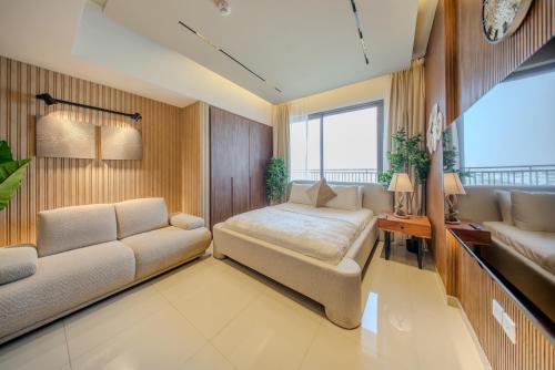 Citylight Studio With Balcony by Blue Cloud Holidays