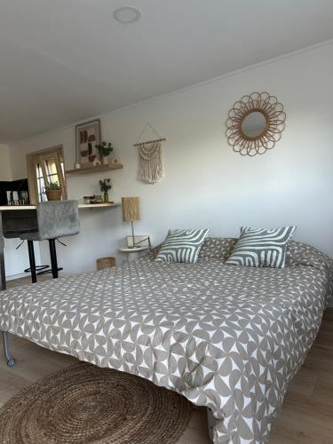 Studio au calme avec terrasse