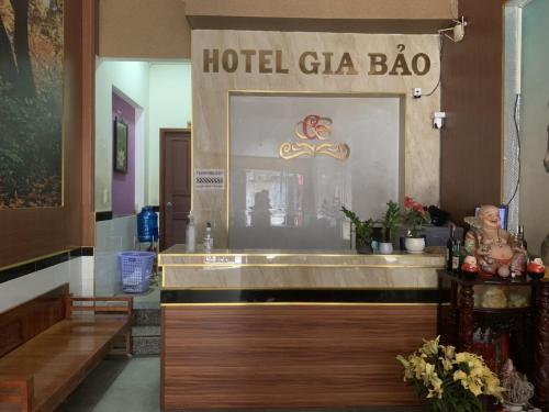 Ο χώρος του λόμπι ή της ρεσεψιόν στο Gia Bao Hotel