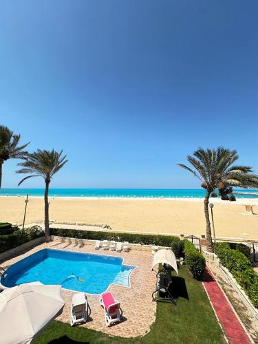 فيلا اول صف بحر مارينا الساحل الشمالي العلمين برايفت بول