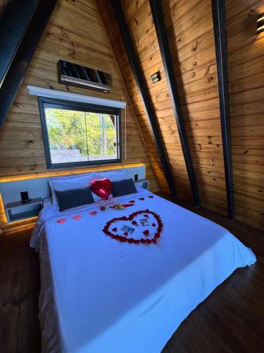 Katil atau katil-katil dalam bilik di Chalé Beira da Lagoa Jacuzzi, Lareira e Piscina