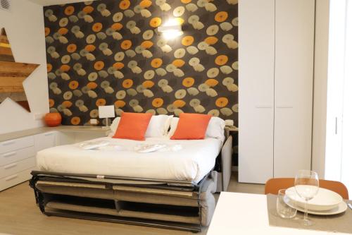a bedroom with a bed with orange pillows on it at Gonin 58 in Milan