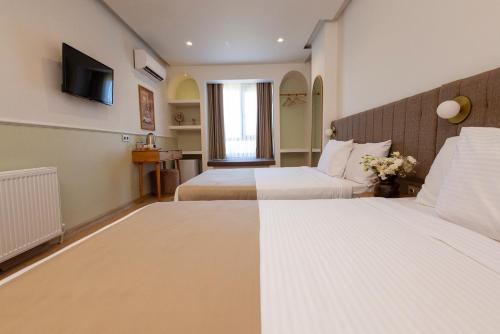Meshk Airport Hotelにあるベッド