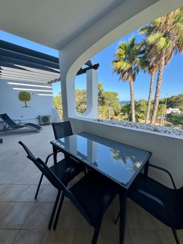Luxury Modern Ocean View - Pool, Parking & Walk to Beach