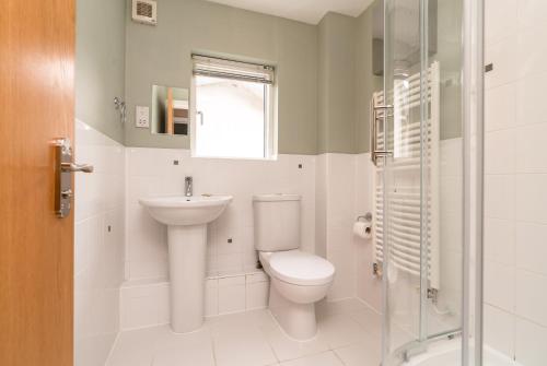 a bathroom with a toilet and a sink at Ducklings CW65 Lower Mill Estate Cotswolds in Somerford Keynes