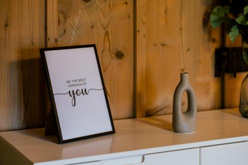 a framed picture next to a vase on a counter at Mountain View near Brienz - free parking in Kienholz