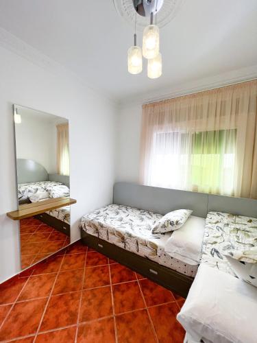 a bedroom with two beds and a mirror at Appart-hôtel Costa Azul - Richa in Oued Laou