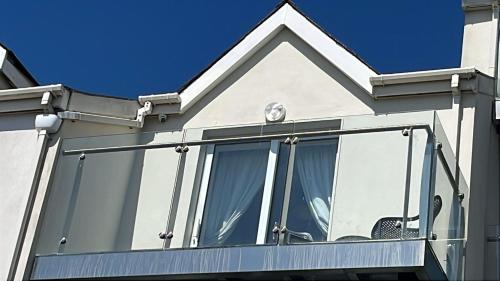 Balkón nebo terasa v ubytování 2 bed Beachfront Apartment Inchydoney Cork