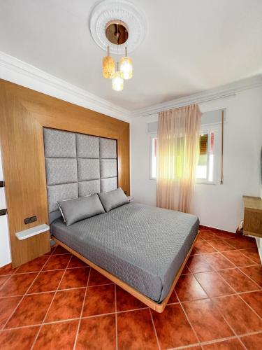 a bedroom with a bed in a room at Appart-hôtel Costa Azul - Richa in Oued Laou
