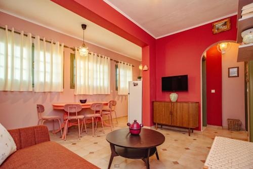 a living room with a couch and a table at Yiayia's Guesthouse in Ýpsos