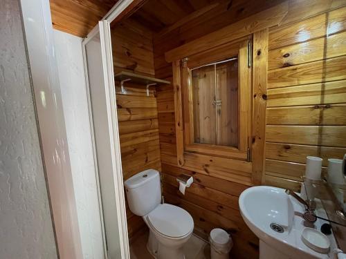 Alixares de Güéjar Sierraにあるバスルーム