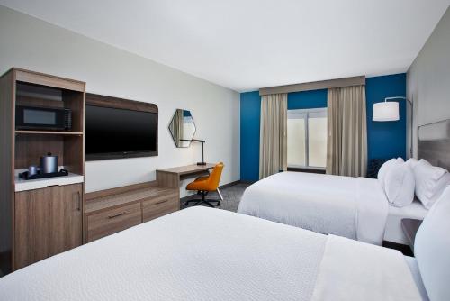 Ein Bett oder Betten in einem Zimmer der Unterkunft Holiday Inn Express Hotel and Suites Duncan by IHG