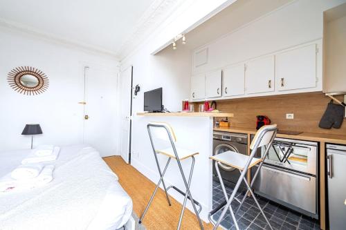 Studio cosy et équipé Paris 17 - II