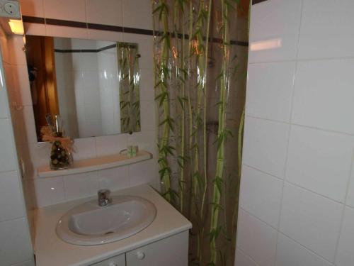 Ένα μπάνιο στο Chalet ensoleillé sur pistes, 5 chambres, animaux admis - FR-1-351-82