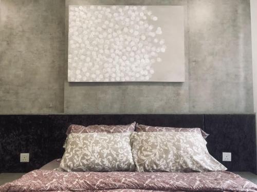 Postel nebo postele na pokoji v ubytování Manhattan Homes at i-City - WiFi TV Box & 1 Car Park