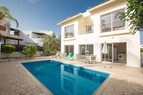 Villa Dafnis Sunshine - Modern 3 Bedroom Central Protaras Villa With Pool