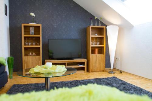 a living room with a tv and a coffee table at Ferienhaus Borneich in Schwalbach