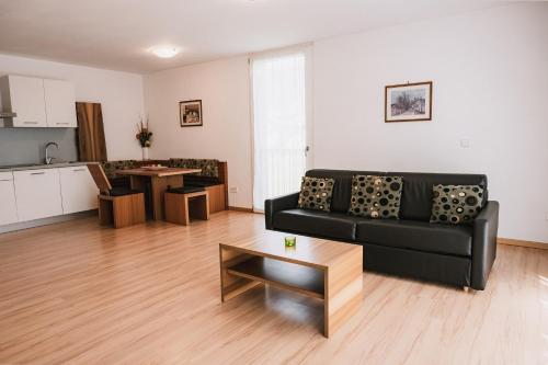 Kuchyň nebo kuchyňský kout v ubytování Residence Bar Pizzeria Sylvanerhof