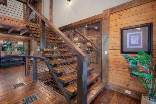 Fotografie z fotogalerie ubytování A Stoney River - Luxurious Cherry Log Riverfront Cabin - Hot Tub, Game Room, Multiple Decks, Views of Ellijay River, Goose Islan v destinaci Cherry Log