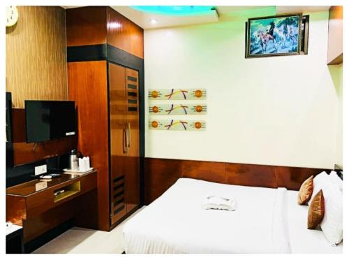 Postel nebo postele na pokoji v ubytování Hotel J-K Residency In Muzaffarpur Full AC OR NON AC ROOM