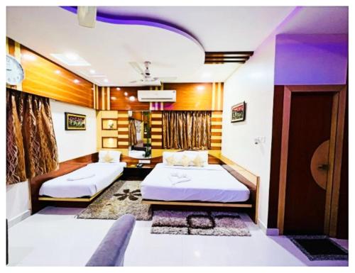 Postel nebo postele na pokoji v ubytování Hotel J-K Residency In Muzaffarpur Full AC OR NON AC ROOM