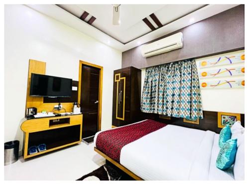 Postel nebo postele na pokoji v ubytování Hotel J-K Residency In Muzaffarpur Full AC OR NON AC ROOM