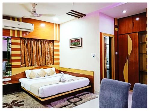 Postel nebo postele na pokoji v ubytování Hotel J-K Residency In Muzaffarpur Full AC OR NON AC ROOM