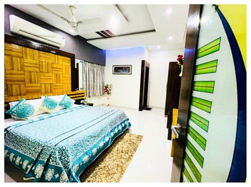 Postel nebo postele na pokoji v ubytování Hotel J-K Residency In Muzaffarpur Full AC OR NON AC ROOM