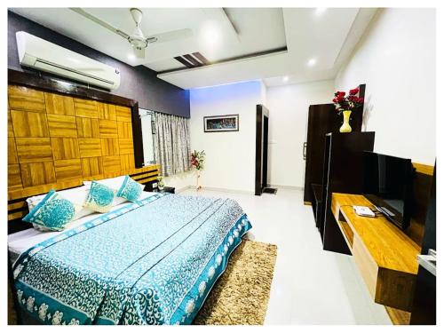TV a/nebo společenská místnost v ubytování Hotel J-K Residency In Muzaffarpur Full AC OR NON AC ROOM