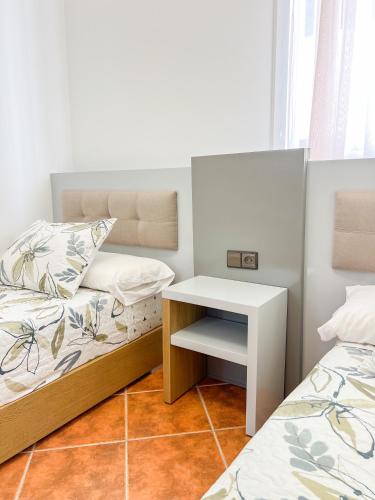 a small room with two beds and a table at Appart-hôtel Costa Azul - Solarium in Oued Laou