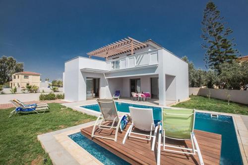Villa Petreris Enas - Stunning 3 Bedroom Central Ayia Napa Villa With Pool
