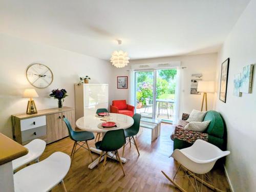 Photo de la galerie de l'établissement T2 en rez-de-jardin proche Vannes - Parking - Calme, à Ploeren