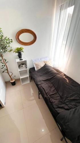 Ένα ή περισσότερα κρεβάτια σε δωμάτιο στο Small Loft of Indah Living
