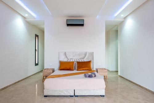 Postel nebo postele na pokoji v ubytování Le Palais de l Atlas luxury villa Marrakech