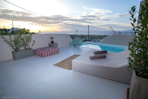 Superior Santorini Villa 2 Bedroom Villa Private Jetted Pool & Amazing Sea