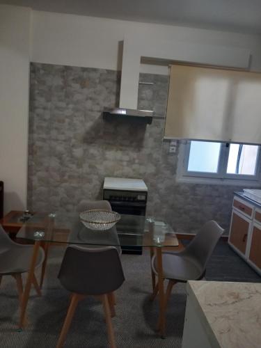 Dapur atau dapur kecil di Nikos apartment