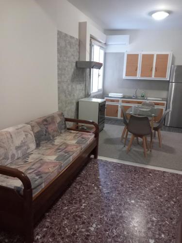 Dapur atau dapur kecil di Nikos apartment