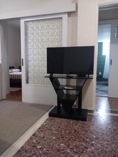 Televisyen dan/atau pusat hiburan di Nikos apartment