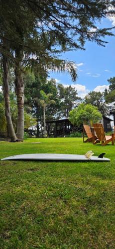 a surfboard laying on the grass in a park at Complejo Aramis Chapadmalal in Chapadmalal