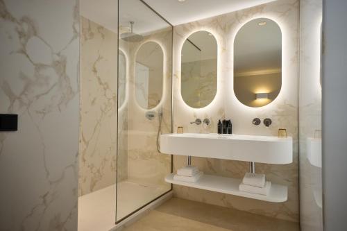 a bathroom with a sink and a shower at WestCord Hotel Eindhoven in Eindhoven
