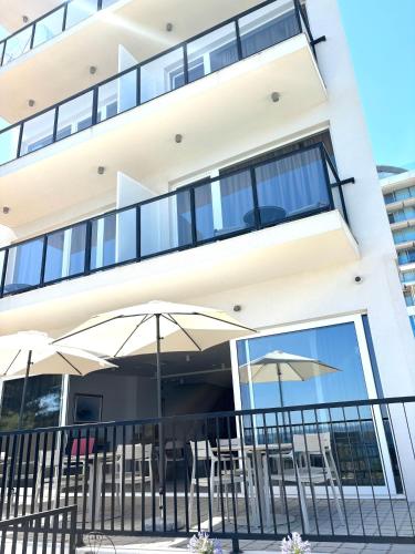 Μπαλκόνι ή βεράντα στο STELLA'S BEACHFRONT Aparthotel